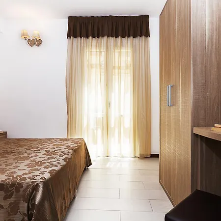 Le Residenze Del Centro מלון דירות 2*